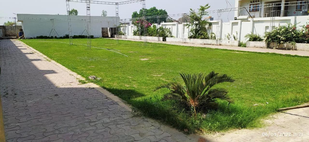 Bhagwan Hotel Gonda Экстерьер фото